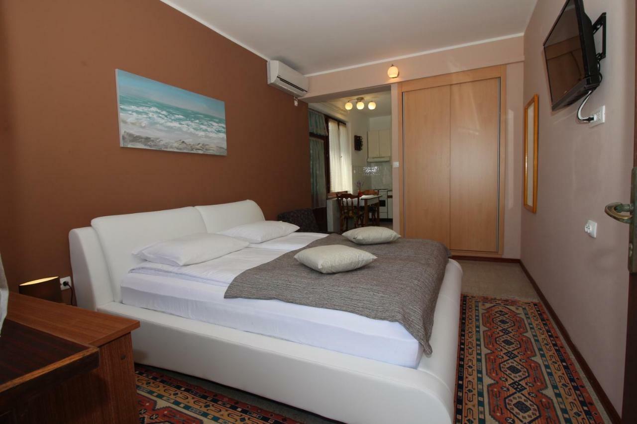 Apartments Rakovic 로브란 외부 사진