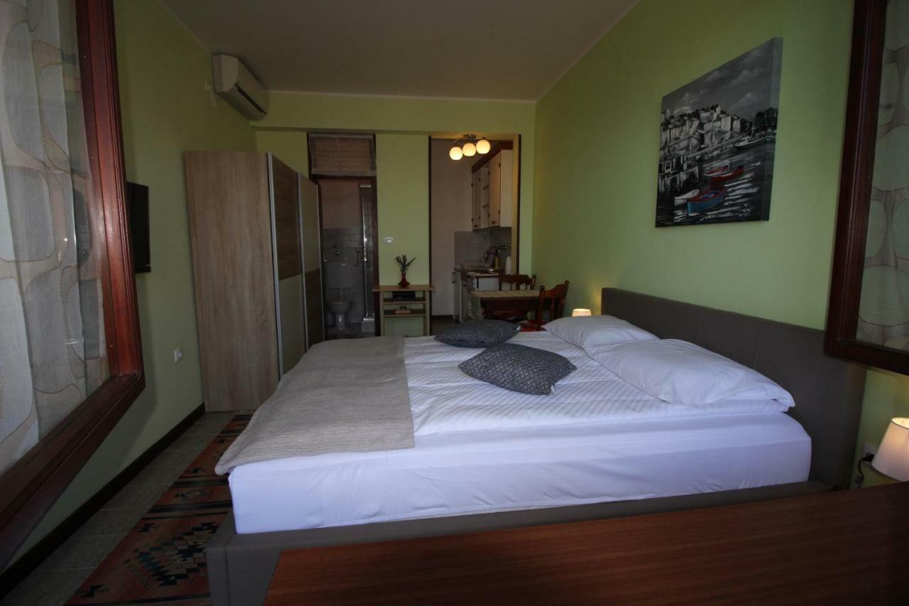 Apartments Rakovic 로브란 외부 사진